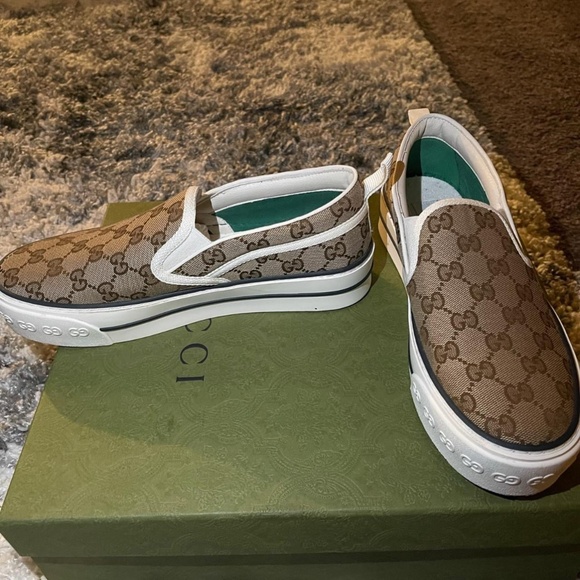 Gucci slip on sneaker - Picture 2 of 5